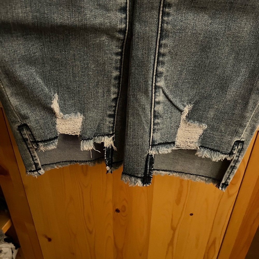 Women’s Judy blue relaxed fit skinny jeans. Size 5 - Picture 3 of 4